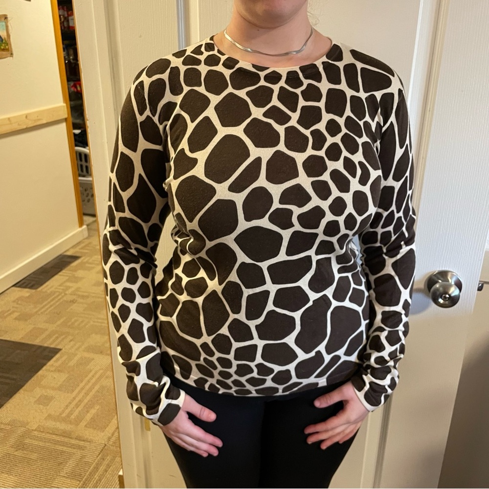 Knit silk Isaac Mizrahi giraffe print long sleeve top size L